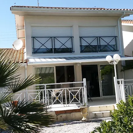 Lavillamonziedubassin Nyaraló Lanton